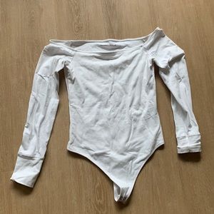 Abercrombie off-the-shoulder white cotton bodysuit; size S